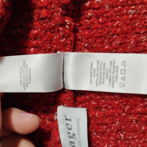 Villager hooded sweater in red with white and black threads. Size L - Picture 5 of 6